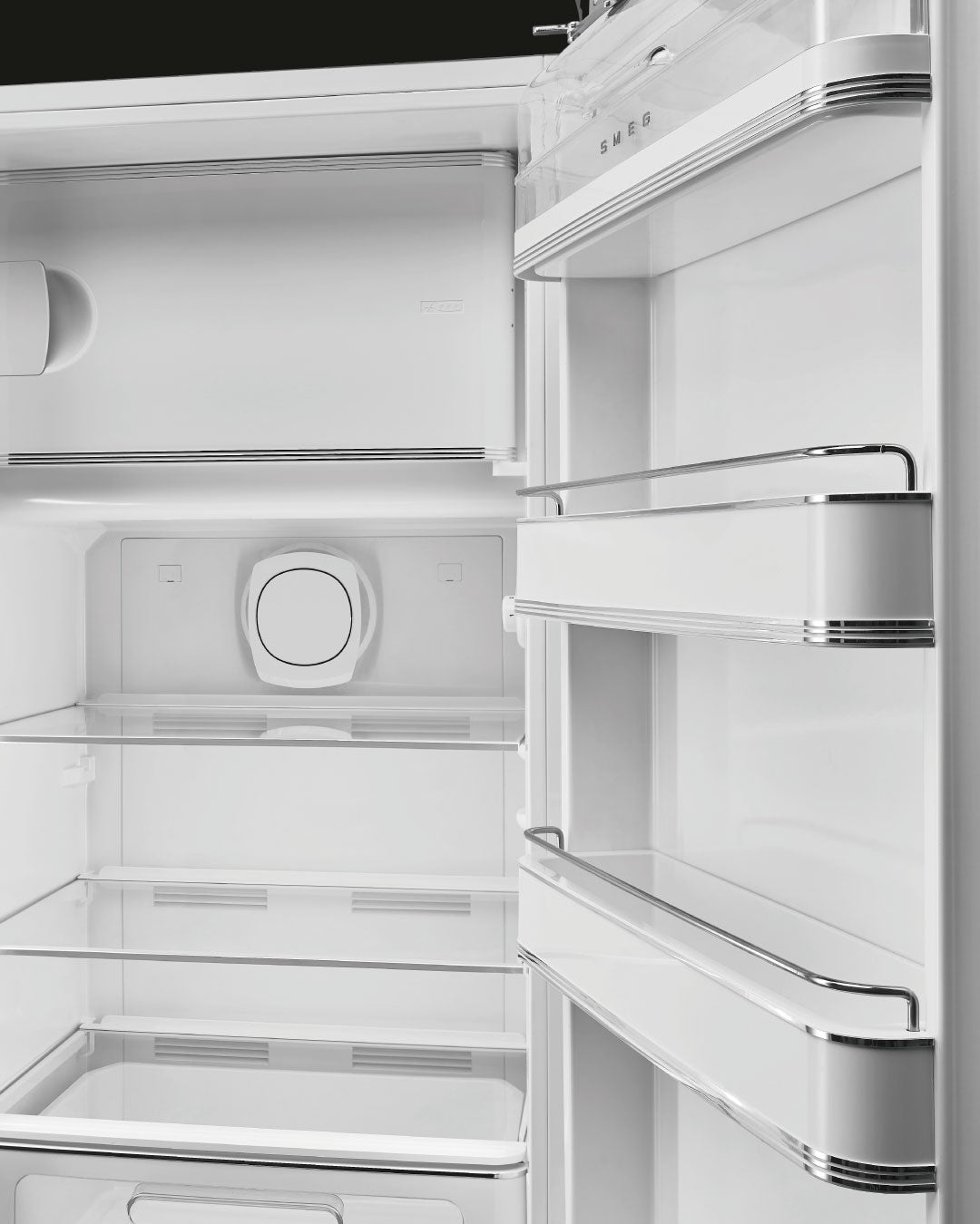 【激レア！】SMEG スメッグ 冷蔵庫　FAB28　シルバー　（在庫：1） SMEG FAB28(冷蔵庫) Black(ブラック) | SMEG (スメッグ) 日本総輸入