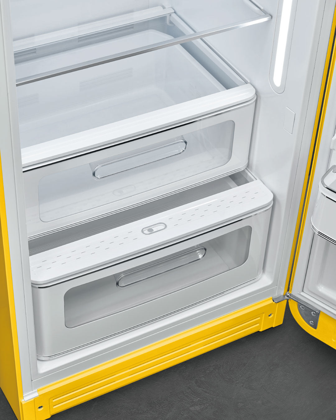 希少新品☆SMEG 冷凍冷蔵庫 FAB28 100V アメリカンフラッグ 左開き 受注発注品】SMEG(スメッグ)冷蔵庫 FAB28(ブラック) -の商品詳細