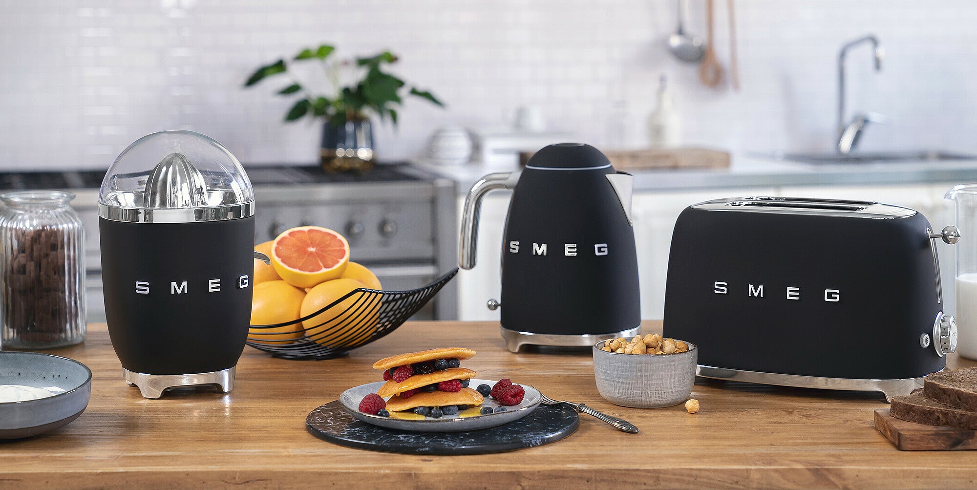 【愛品倶楽部柏店】SMEG 電気ミニケトル 容量0.8L KLF05 ブラック 楽天市場】【日本正規品】SMEG 電気ケトル (1.7L) / ワンプッシュ